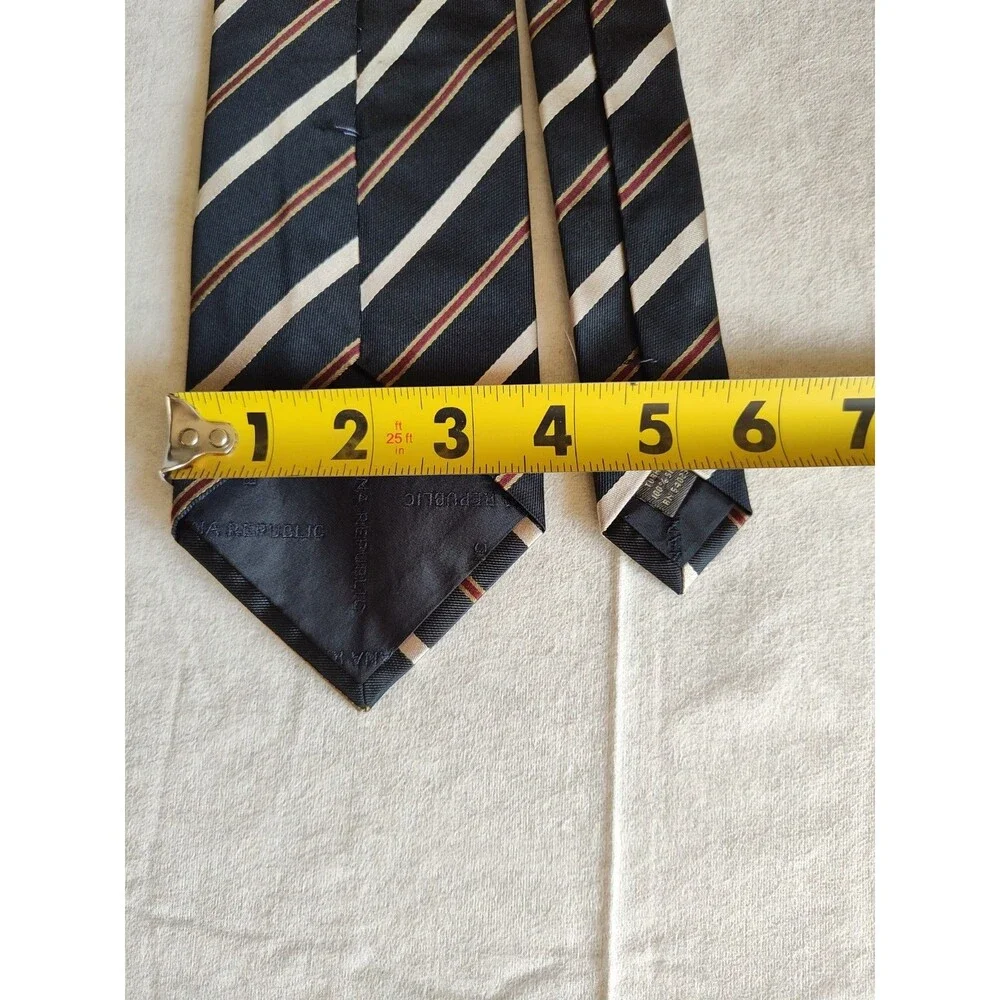 Banana Republic Tie Mens Silk Repp Tie 100% Silk Very Good Condition